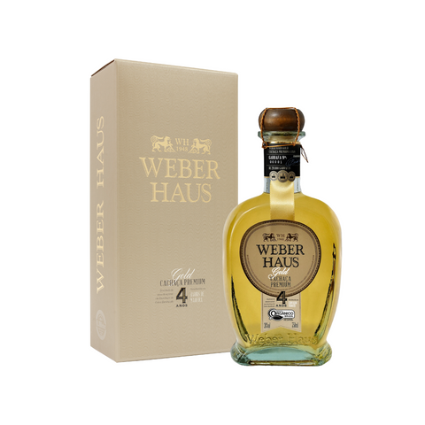 Cachaça Weber Haus Premium Gold 4 anos com embalagem.